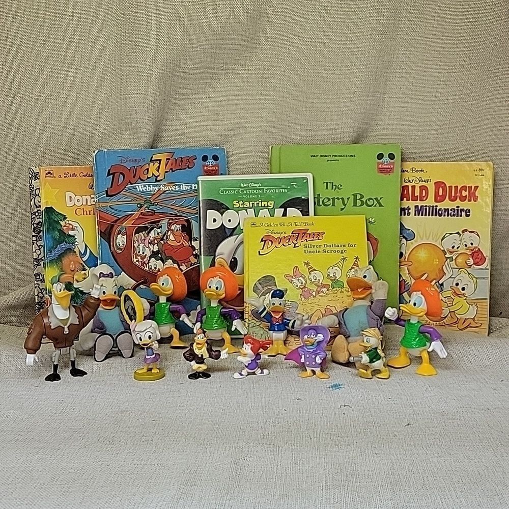 Disney Classic Cartoon dvd, 5 books, 12 figures‎